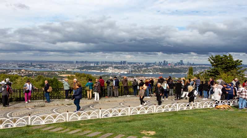 Istanbul: City Hightlights Bus Tour and Bosphorus Cruise - Guides, transport, and the pace of the day