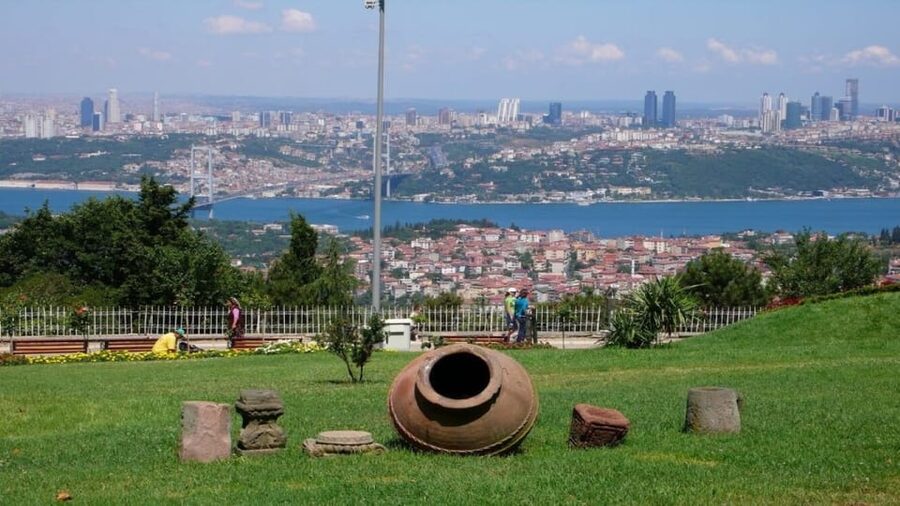 Istanbul: City Hightlights Bus Tour and Bosphorus Cruise - Eyup Sultan Mosque and Pierre Loti Hill