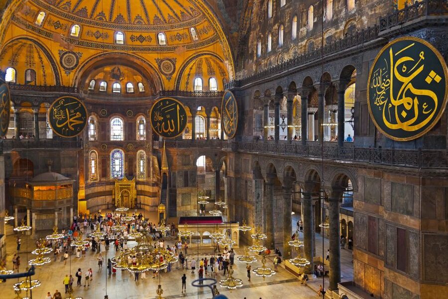 Istanbul Classics Tour - The Blue Mosque and its six minarets