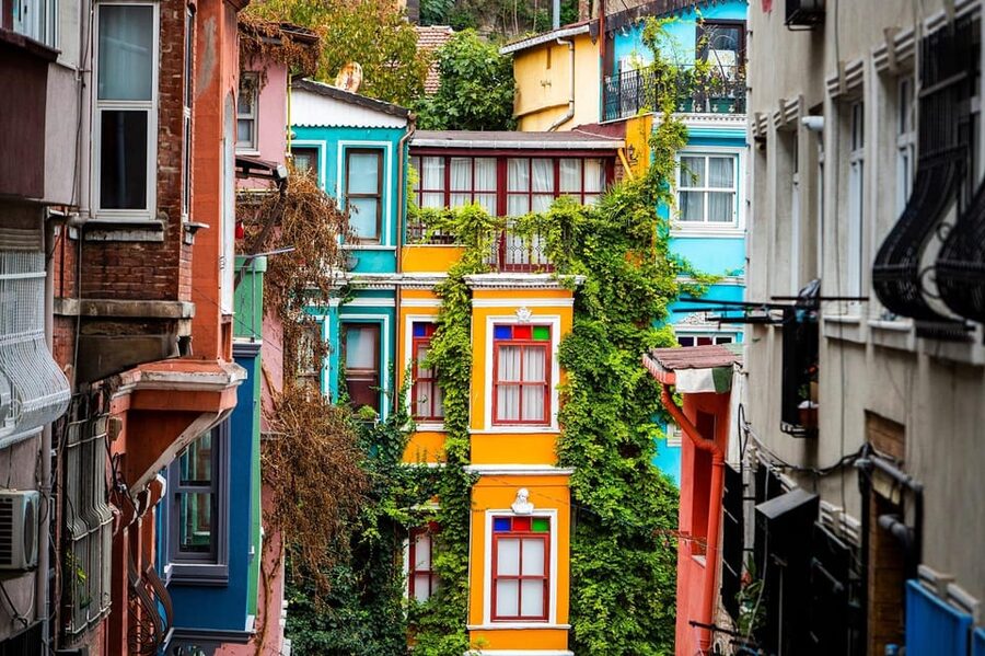 Istanbul: Colorful Fener & Balat Walking Tour w/Expert Guide - Balat’s colorful houses and steep stairways