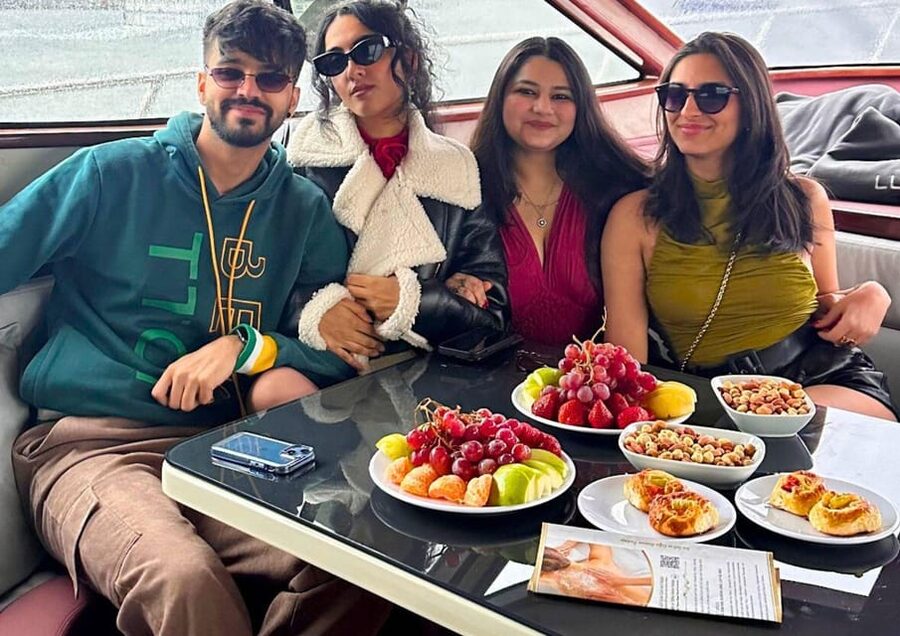 Istanbul: Daytime Bosphorus Yacht Cruise with Fruit & Snacks - Key points to know before booking