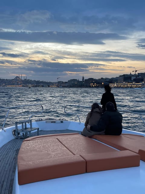 Istanbul: Daytime Bosphorus Yacht Cruise with Fruit & Snacks - Food, drinks, and comfort on board