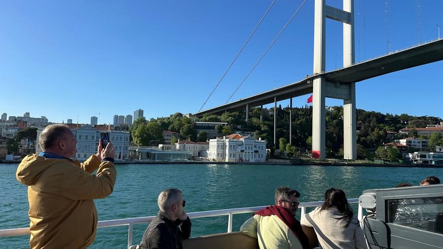 Istanbul: Daytime or Sunset Sightseeing Cruise & Audio Guide - Bridges, fortresses, and the European shore
