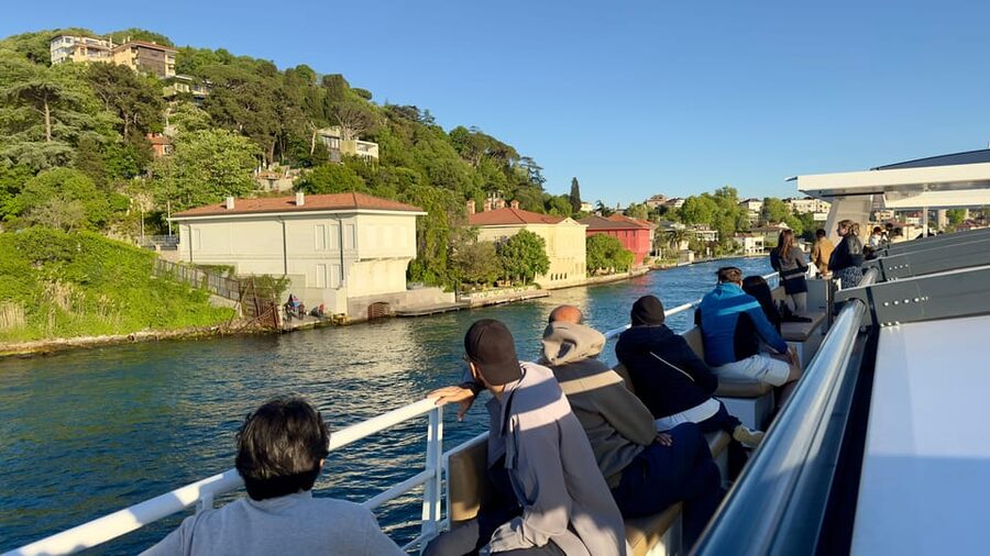 Istanbul: Daytime or Sunset Sightseeing Cruise & Audio Guide - Should you book the Mega Lüfer cruise?