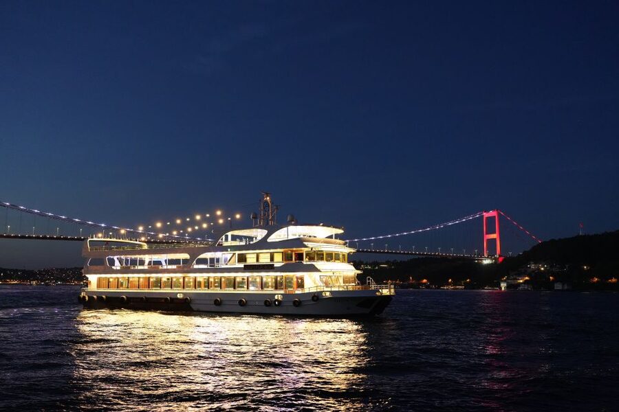 Istanbul: Dinner Cruise and Entertainment with Private Table - Beylerbeyi Palace and the return past Maiden’s Tower