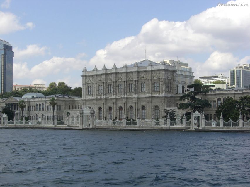 Istanbul: Dolmabahçe Palace and Uskudar Guided Tour - Why Dolmabahçe feels so different from Istanbul’s older palaces