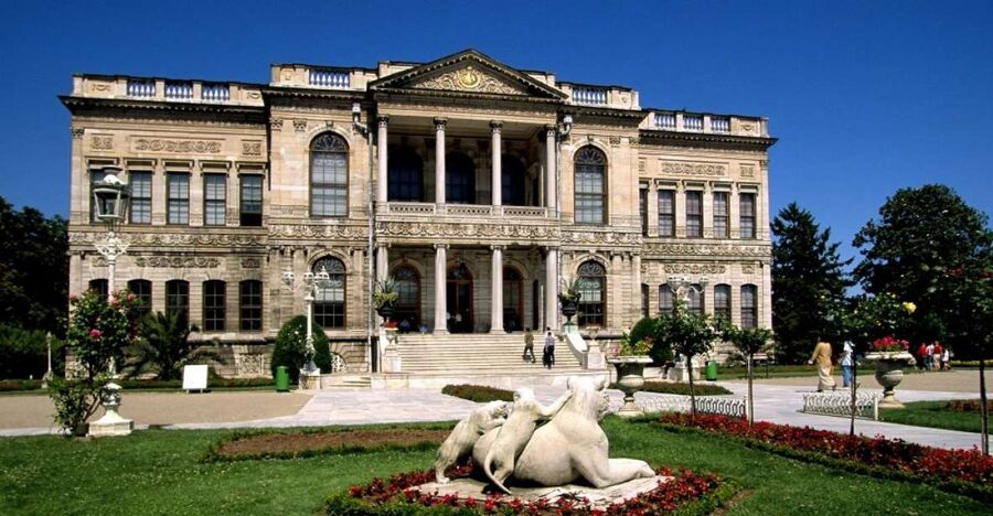 Istanbul: Dolmabahçe Palace and Uskudar Guided Tour - Uskudar brings the Asian side into the tour