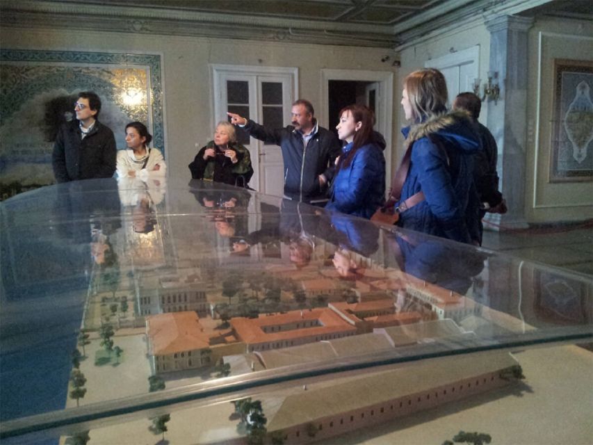 Istanbul: Dolmabahçe Palace and Uskudar Guided Tour - A traditional coffee stop in old Istanbul