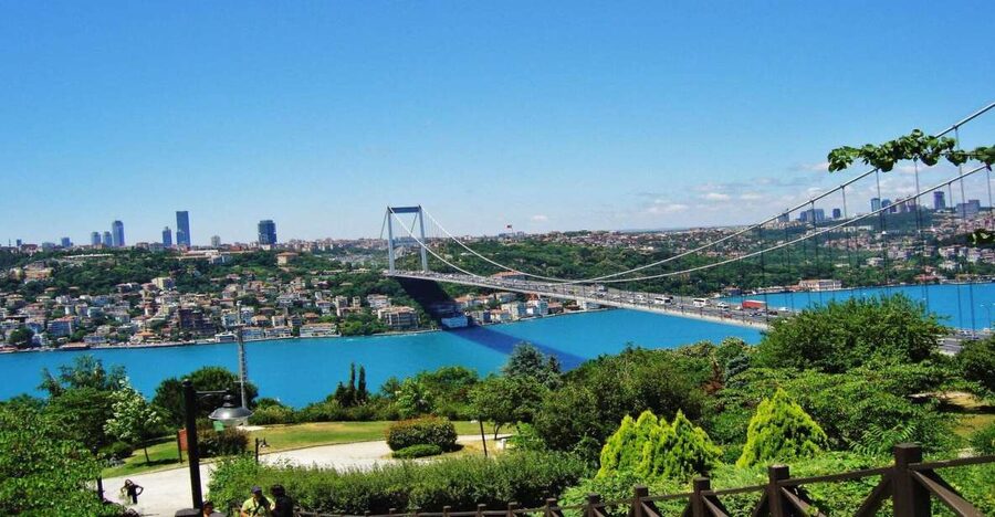 Istanbul: Europe and Asia Tour By Bus And Bosphorus Cruise - A full day built around the Bosphorus