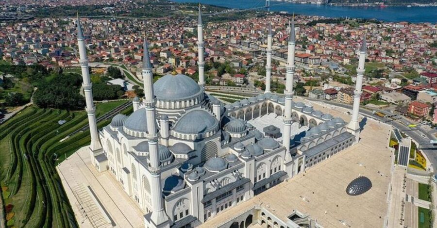 Istanbul: Europe and Asia Tour By Bus And Bosphorus Cruise - Lunch afloat on the return to Europe