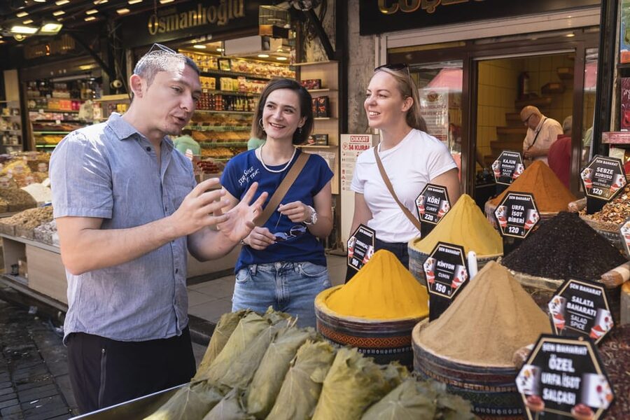 Istanbul: European and Asian Side Guided Foodie Walking Tour - Key points to know before you book