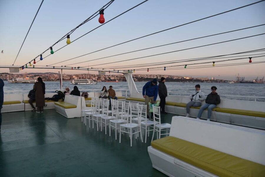 Istanbul: Explore Bosphorous on a Sunset Boat Cruise - The Asian side: Anadolu Hisarı and Beylerbeyi