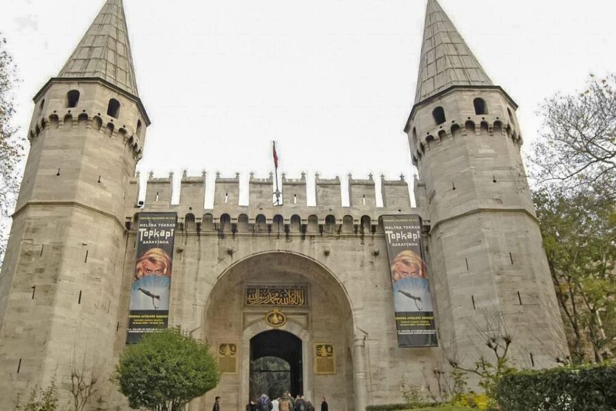 Istanbul: Full-Day Guided Tour - Bargains and sensory overload at the Grand Bazaar