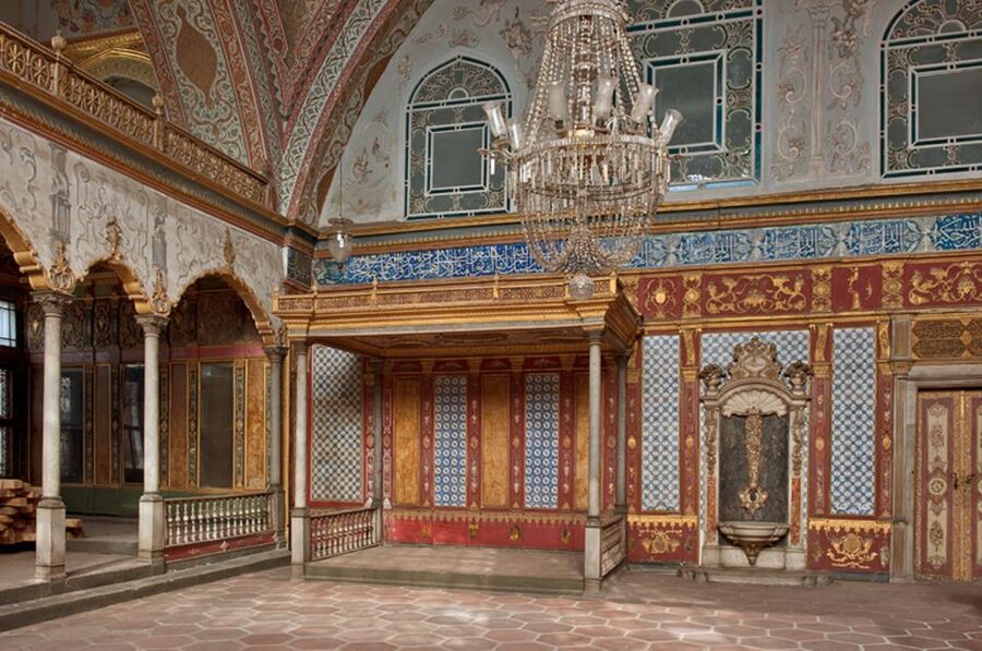 Istanbul: Full-Day Heritage Tour - The guide and group size matter