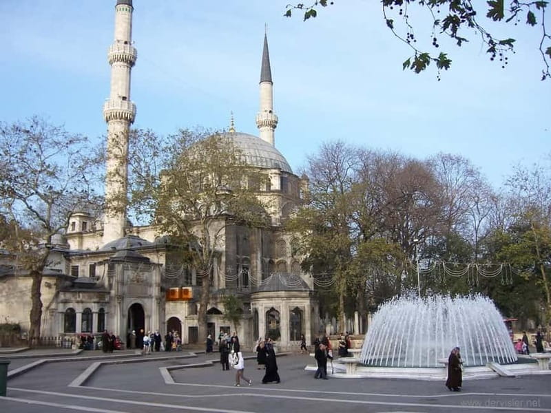 Istanbul: Guided Bosphorus Cruise & Golden Horn Bus Tour - The snack stop in Fatih