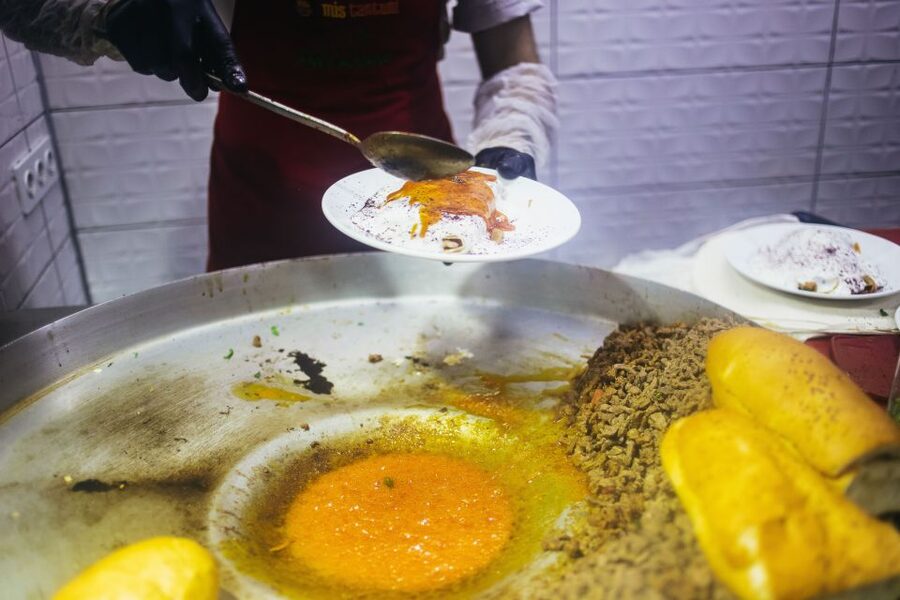 Istanbul: Guided Food and Culture Tour - What the small group changes