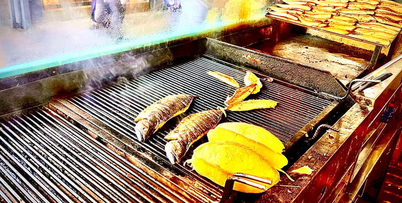 Istanbul: Guided Food Tour with Ferry Ride and Tastings - The first ferry across Istanbul