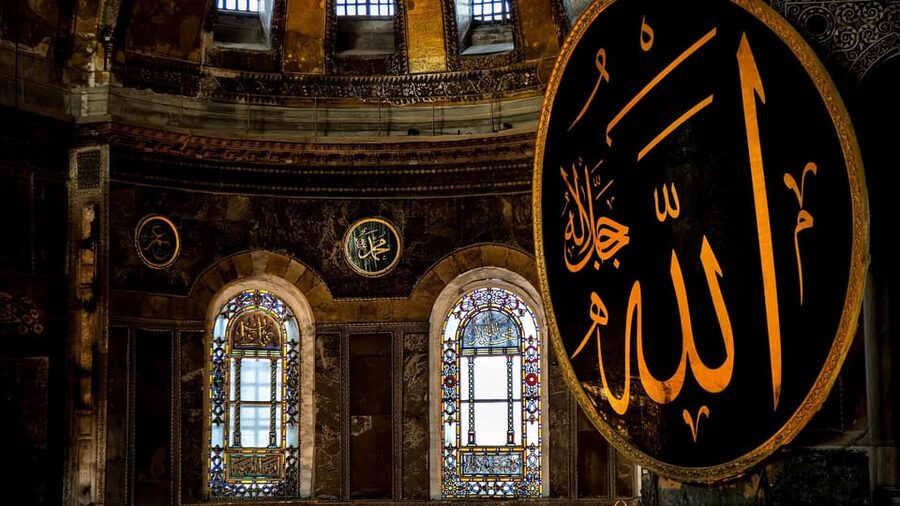 Istanbul: Hagia Sophia Guided Tour with Expert Guide - Inside Hagia Sophia for one focused hour