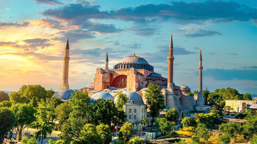 Istanbul: Hagia Sophia Guided Tour with Skip-the-Ticket-Line - Entering Hagia Sophia without the long ticket queue