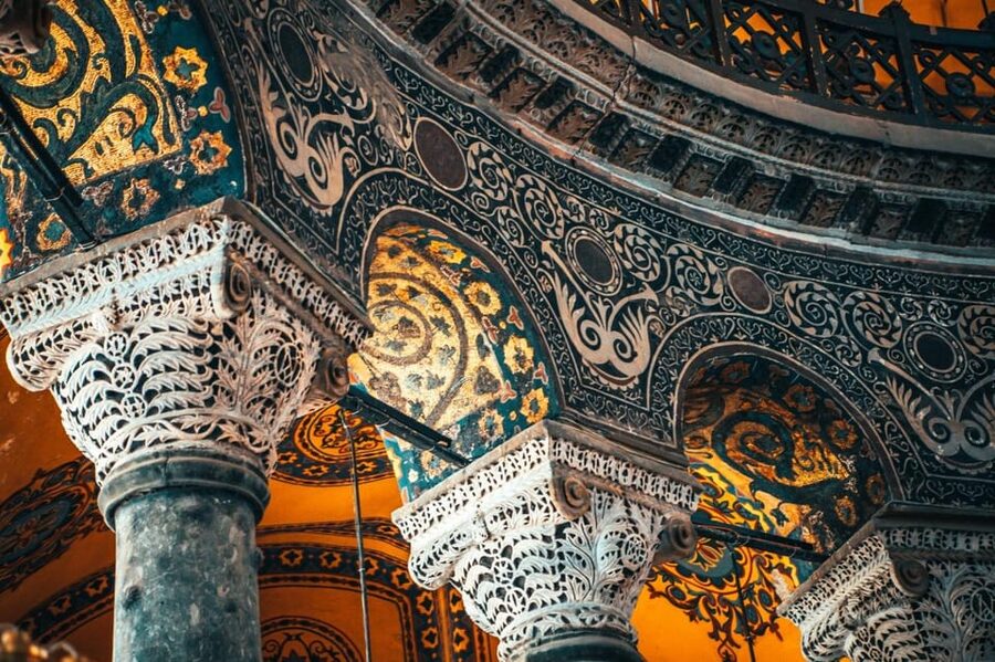 Istanbul: Hagia Sophia Skip-the-Ticket Line & Audio Guide - Getting to the tourist entrance near Topkapi Palace