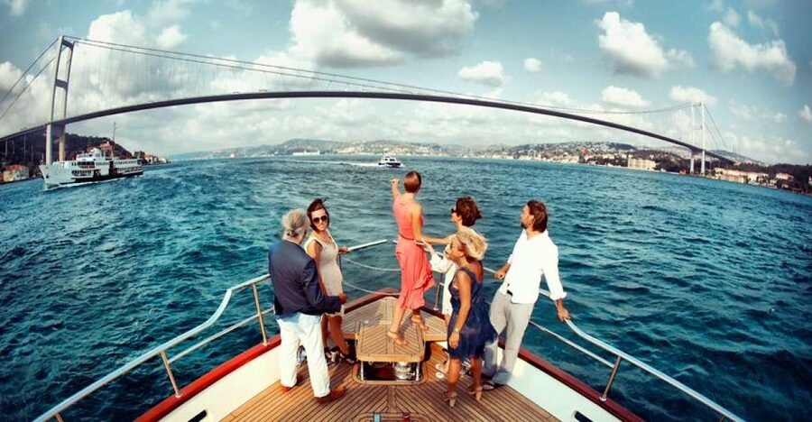 Istanbul: Half-Day Cruise and Cable Car to Pierre Loti Hill - Why this five-hour route works