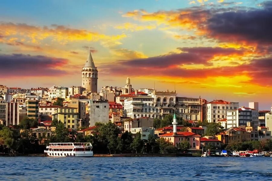 Istanbul: Half-Day Cruise and Cable Car to Pierre Loti Hill - From the boat to the Golden Horn by bus