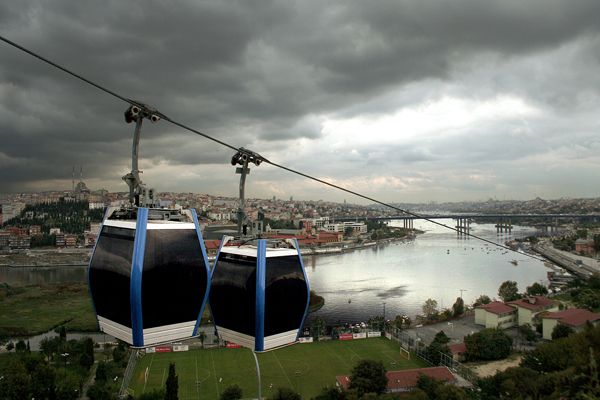 Istanbul: Half-Day Cruise and Cable Car to Pierre Loti Hill - Riding the cable car to Pierre Loti Hill