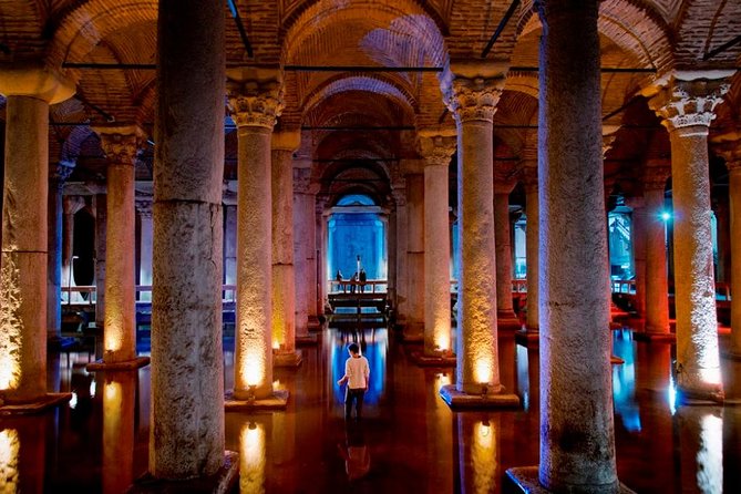 Istanbul Highlights Small-Group Walking Guided Tour - Descending into the Basilica Cistern