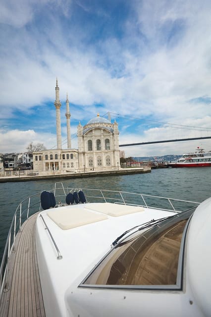 Istanbul: Luxury Yacht Tour at Sunset w Snacks - Snacks, fruit, tea, and coffee aboard