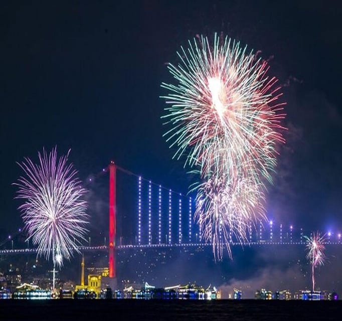 Istanbul: New Year's Eve Bosphorus Dinner Cruise Party 2027 - Key points at a glance