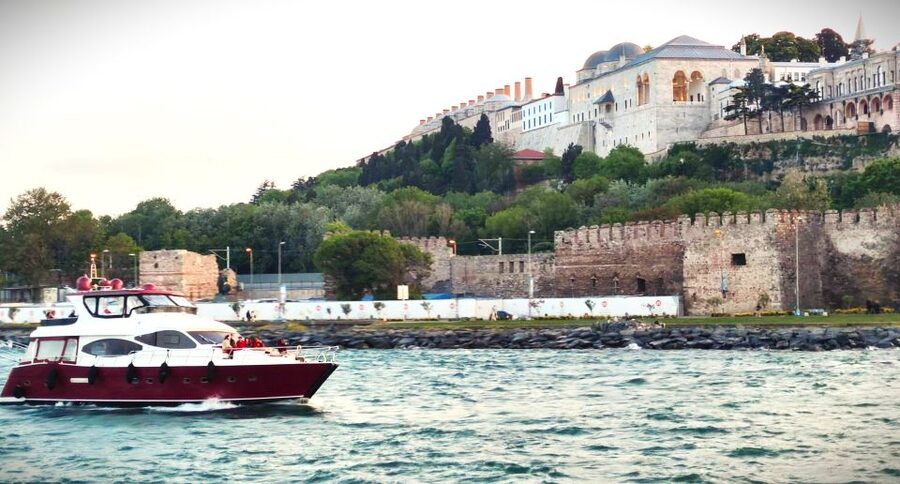 Istanbul: Old City Tour and Luxury Sunset Bosphorus Cruise - Hagia Sophia and its changing identity