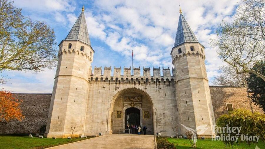 Istanbul: Old City Tour and Luxury Sunset Bosphorus Cruise - Topkapi Palace: budget time and money