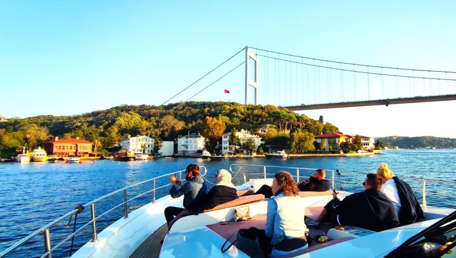 Istanbul: Old City Tour and Luxury Sunset Bosphorus Cruise - Sultanahmet Square and the Roman Hippodrome