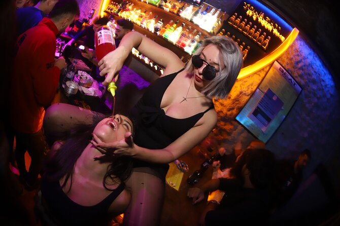 Istanbul Party Pub Crawl with Party Bus in Sultanahmet and Taksim - Just Bar and the 9 to 10:30 p.m. warm-up