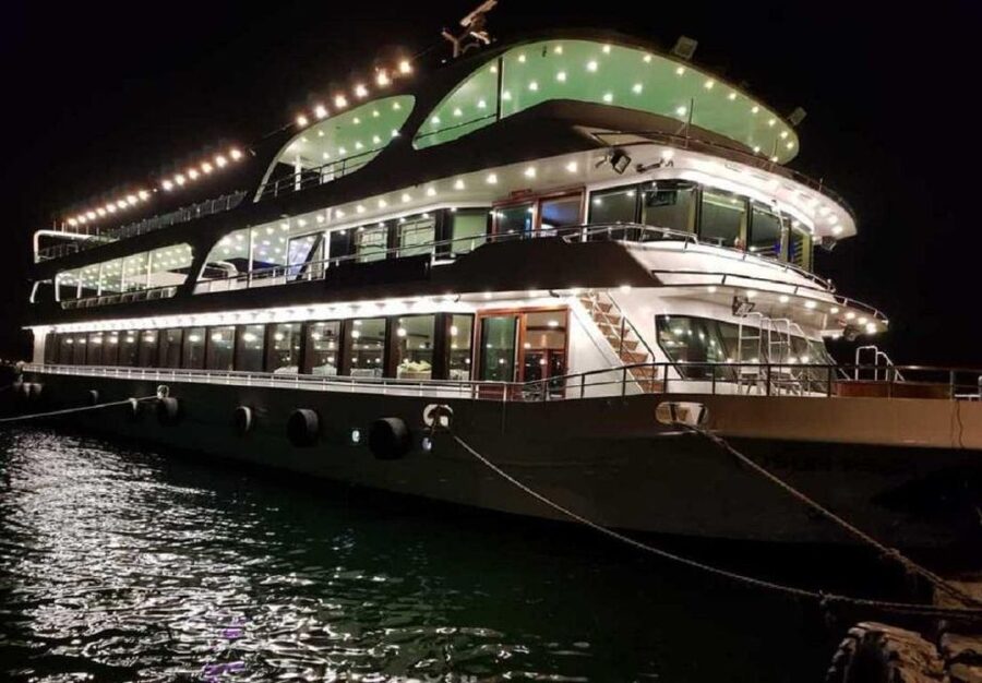 Istanbul: Pasha Istanbul Dinner Cruise - Turkish folk dances, belly dancing, and the stage show