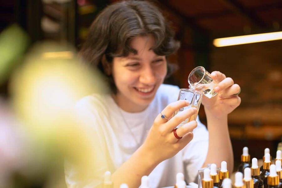 Istanbul: Perfume Making Workshop with Snacks and Drinks - Choosing from more than 50 ingredients