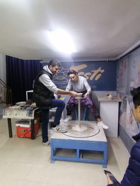 Istanbul: Pottery Workshop - Watching the red clay demonstration