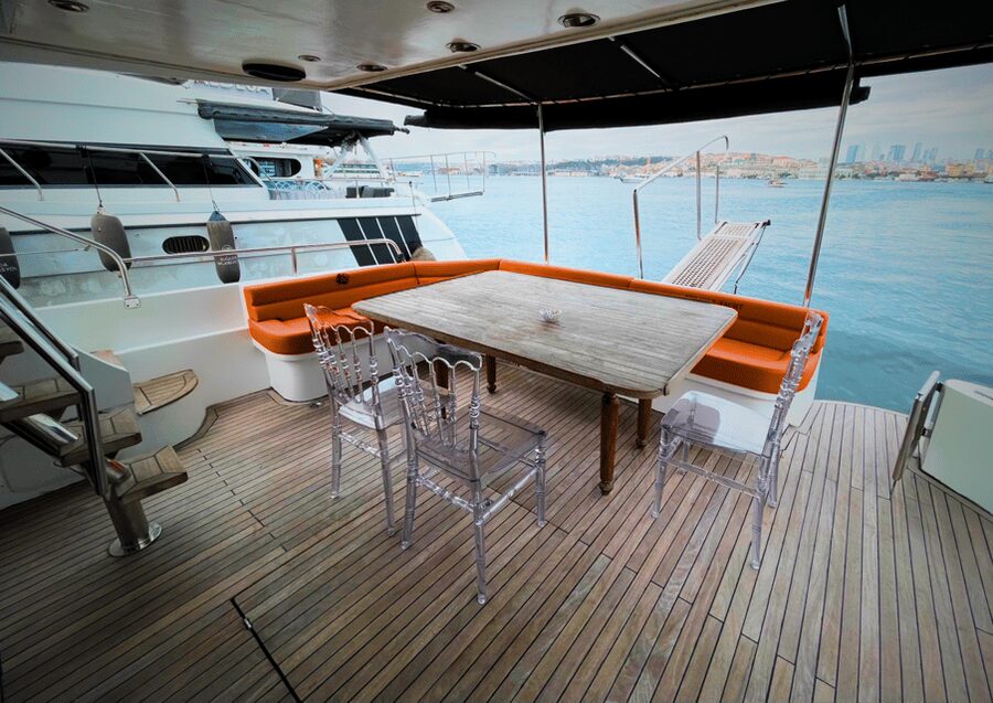 Istanbul: Private Bosphorus Cruise on Luxury Yacht - Dolmabahce Palace and Ciragan Palace