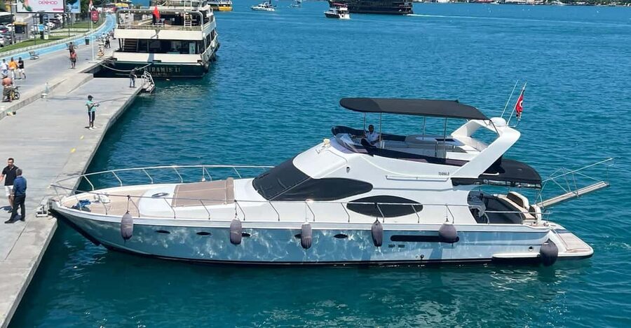 Istanbul: Private Bosphorus Strait Sightseeing Yacht Cruise - What the two-hour timing gives you