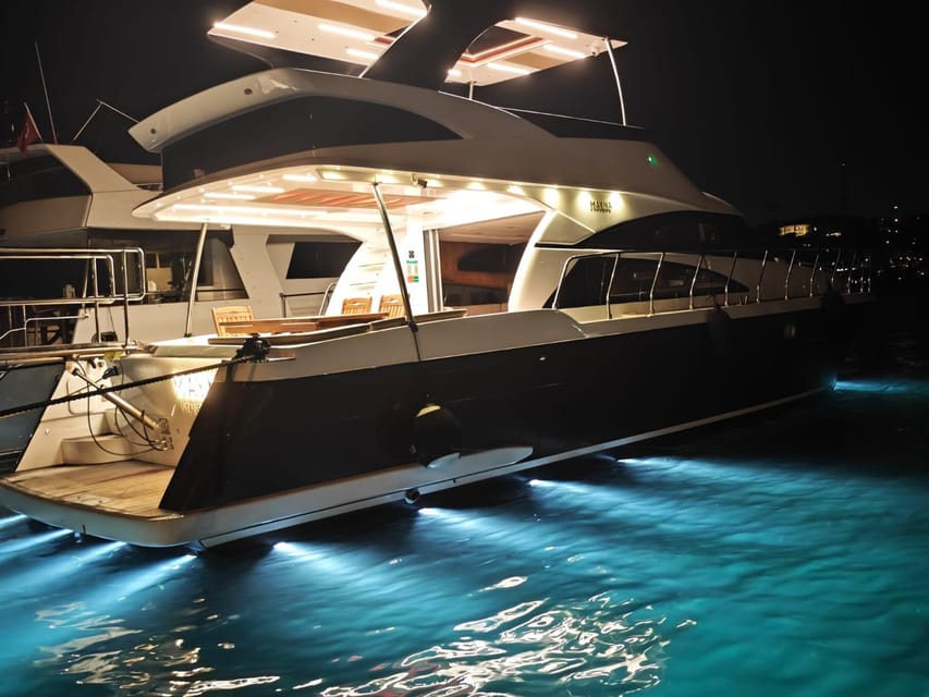 Istanbul: Private Bosphorus Yacht with Tour Guide and Snacks - Beylerbeyi Palace and the Asian side