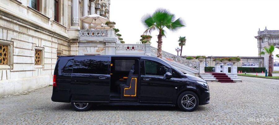 Istanbul: Private Car Hire with Driver - What the minivan feels like between stops