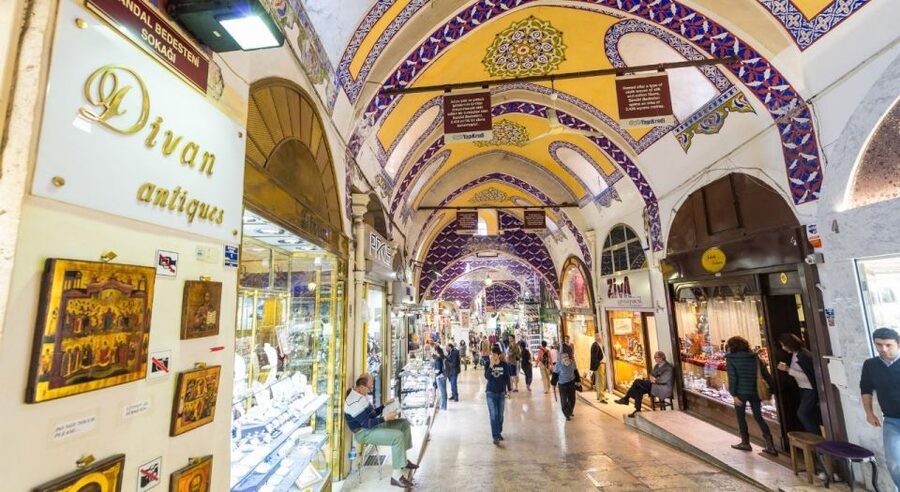 Istanbul: Private Guided Walking Tour - Seeing the Blue Mosque from inside and out