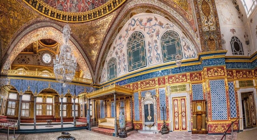 Istanbul: Private Guided Walking Tour - Walking beneath the city at Basilica Cistern