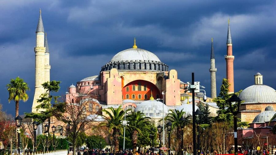 Istanbul: Private Sightseeing Tour in Multiple Languages - Hagia Sophia, 1,500 years in one building