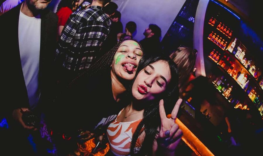 Istanbul: Rooftop Pub Crawl with Party Bus - Three rooftop clubs give the night some variety