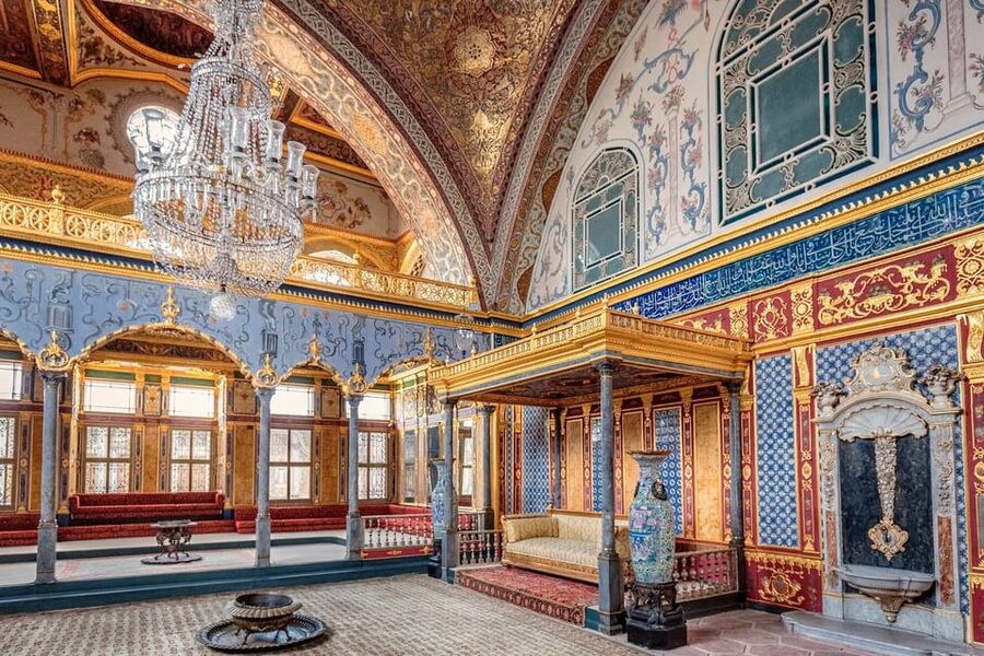 Istanbul: Secret Treasures Skip-The-Line Tour with Lunch - Hagia Sophia: Start With Istanbul’s Great Architectural Puzzle