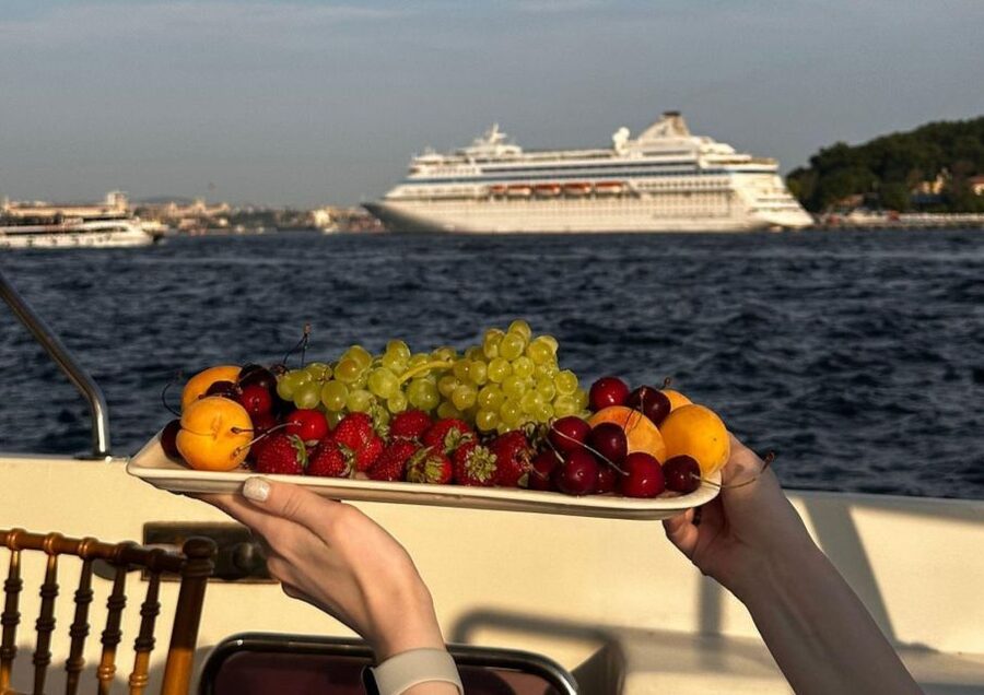 Istanbul: Small-Group Luxury Yacht Sunset Cruise w/ Snacks - Bebek and Beylerbeyi on the Asian Side