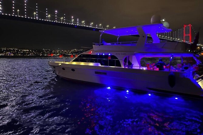 Istanbul: Small-Group Yacht Cruise with Snacks, Sunset or Daytime - Rumeli Fortress and the Asian shore