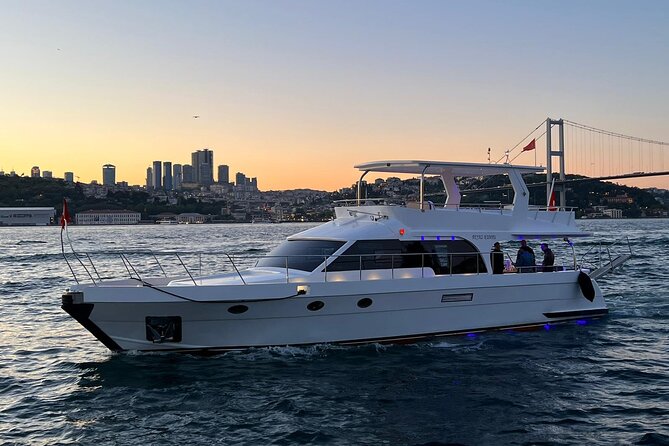 Istanbul: Small-Group Yacht Cruise with Snacks, Sunset or Daytime - Sailing past Galata and the Golden Horn