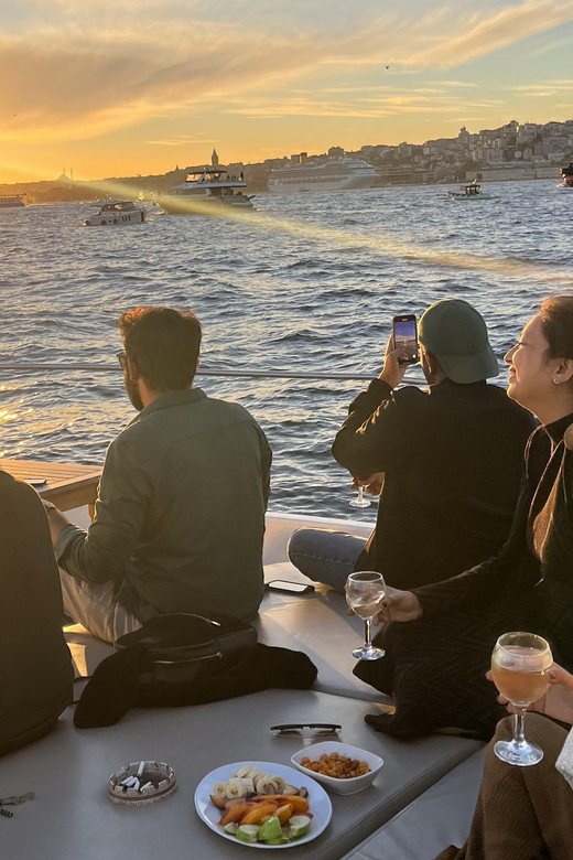 Istanbul: Small Group Yacht Tour with Unlimited Wine - Why this small yacht beats a standard Bosphorus cruise